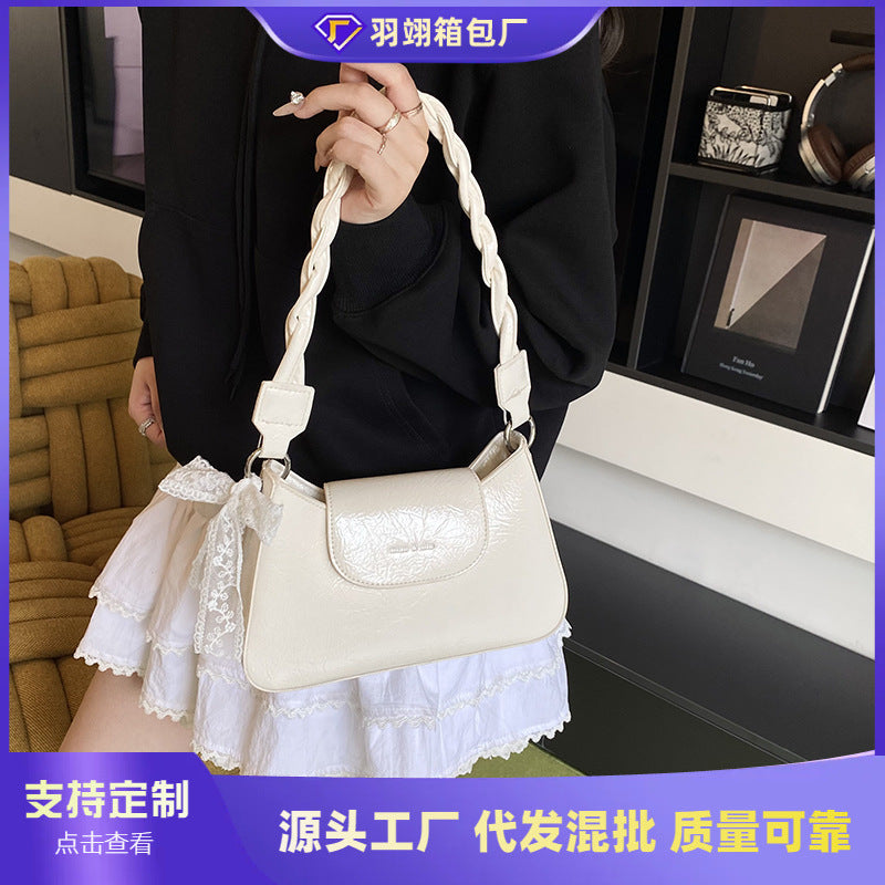 Cross-border large-capacity bag women's summer 2025 new fashion niche design messenger bag casual shoulder armpit bag
