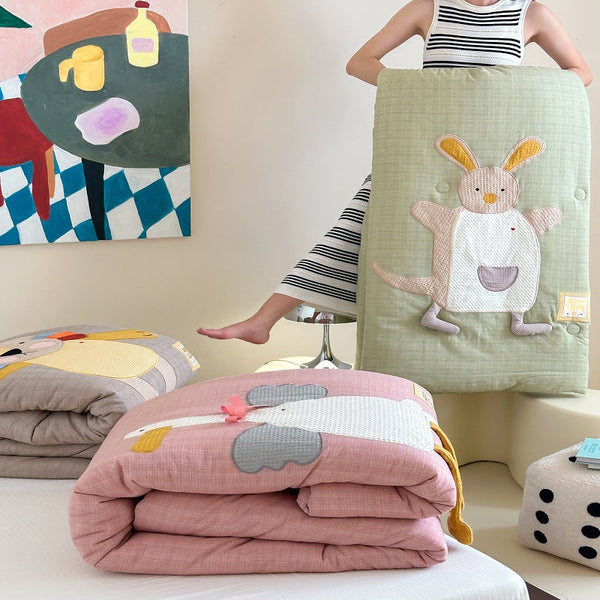 Cotton yarn-dyed cartoon little lion sticker embroidery antibacterial spring and autumn winter quilt washable student dormitory single double quilt