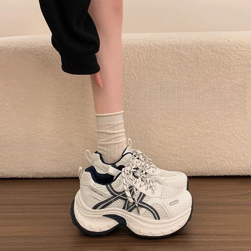 Height-increasing, lightweight, and versatile white sneakers for women. new for spring/autumn 2026, these chunky platform sneakers are perfect for casual wear and sports