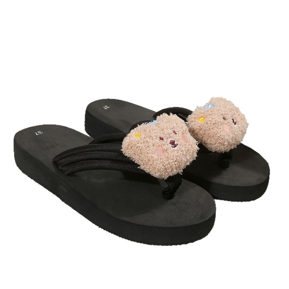 Eva thick-soled flip-flops: cloud-like comfort for outdoor beach vacations, featuring cartoon character designs for matching family sets and cozy lounging at home