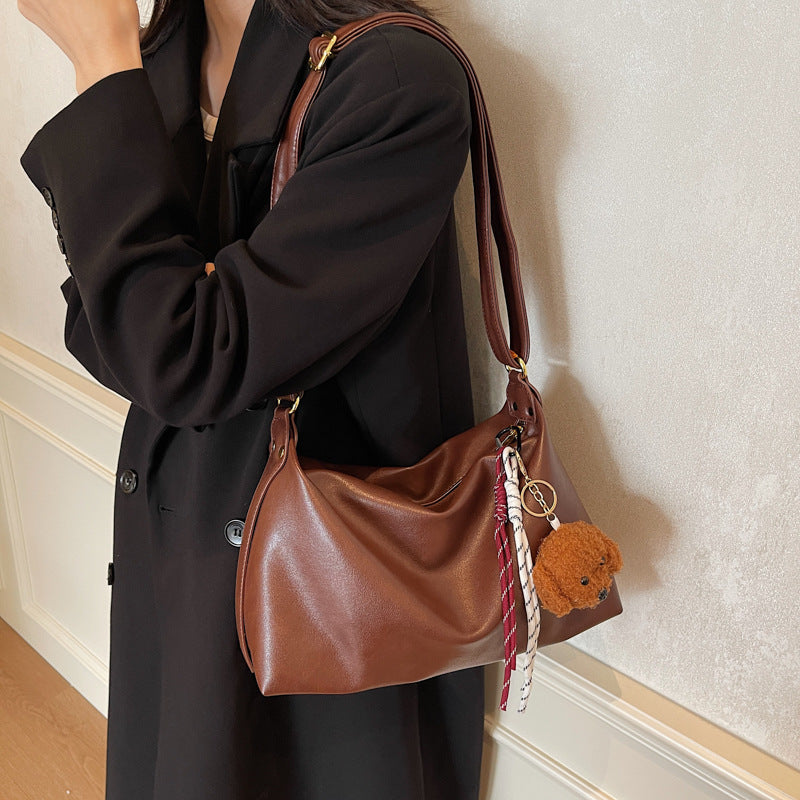 Retro bag women's large capacity 2025 new casual shoulder messenger bag simple commuter dumpling bag