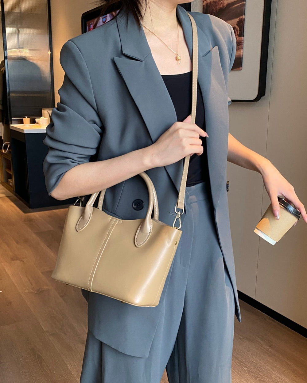 2025 fall/winter new collection: genuine leather crossbody tote bag for women - versatile, high-capacity, multi-compartment shoulder bag