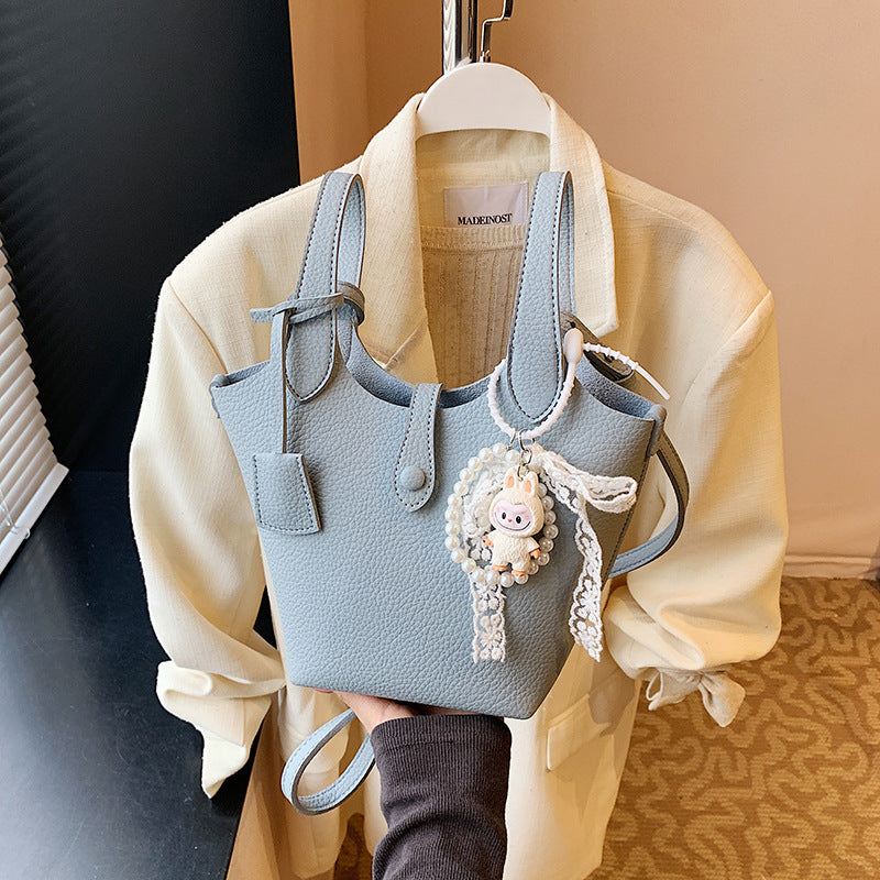Foreign orders are popular this year, and small bags for women's 2025 new fashionable versatile messenger bags are super hot portable bucket bags.