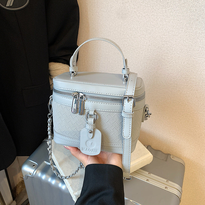 2025 new women's bag Internet celebrity weaving light luxury Internet celebrity box bag texture commuter shoulder bag fashion bag