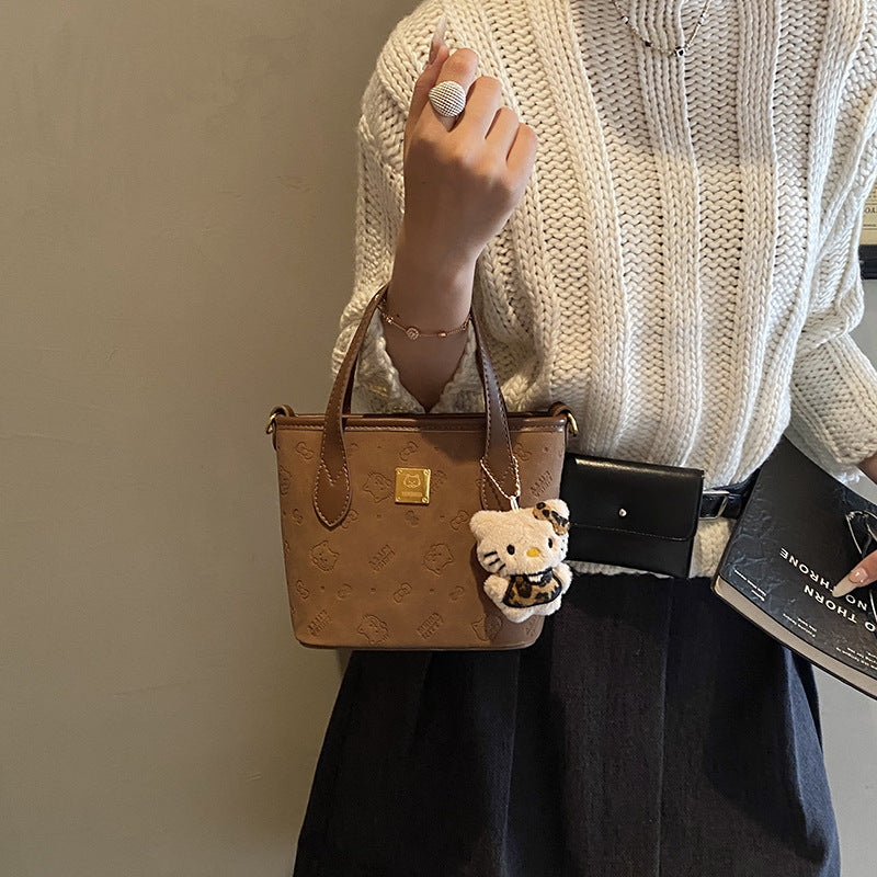 Simple and stylish crossbody bucket bag, 2025 autumn/winter vintage-inspired commuter casual bag, understated luxury niche handbag, shoulder bag