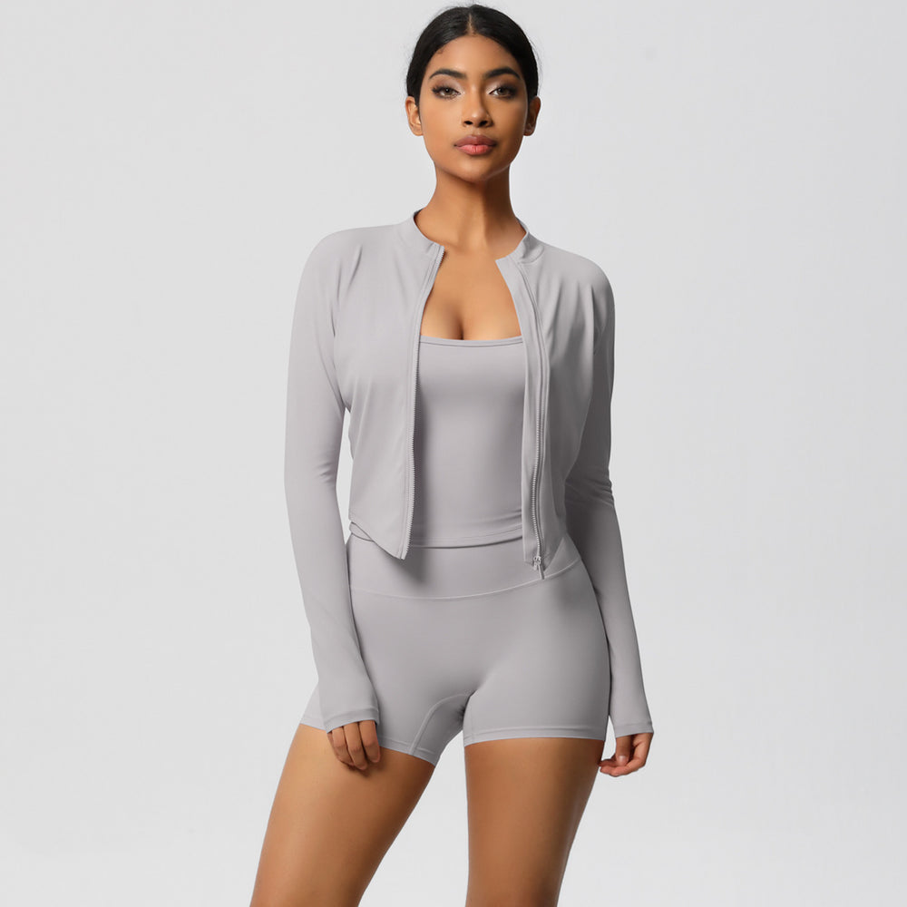 High-waisted, form-fitting, brushed yoga set. european and american style, "naked feel" quick-dry fitness outfit. three-piece set for outdoor leisure, running, and sports