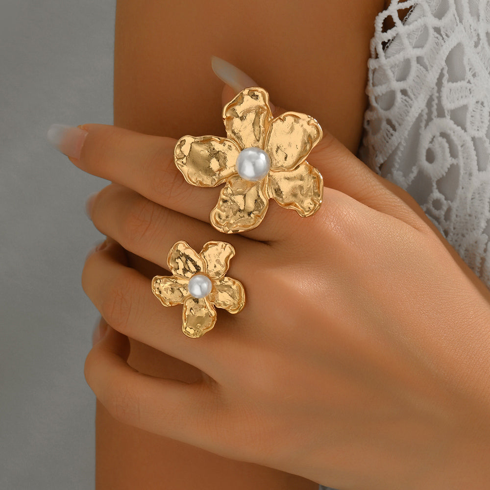Wholesale petal rings: cross-border, niche design, floral finger rings - unique, statement, irregular pleated women's rings