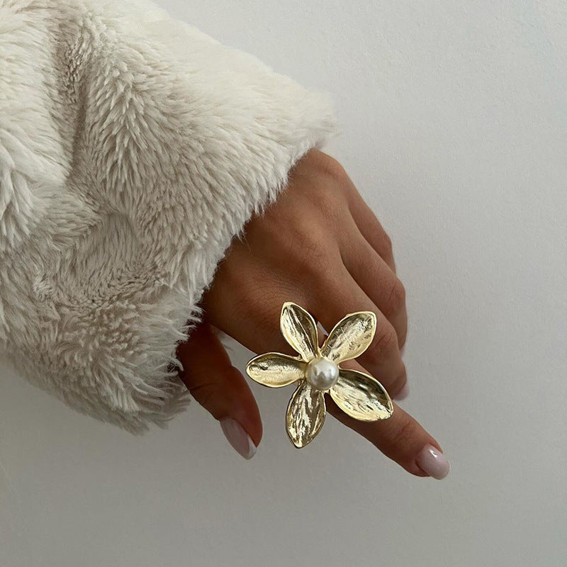 Wholesale statement rings: new cross-border e-commerce jewelry - unique irregular zinc alloy women's flower rings