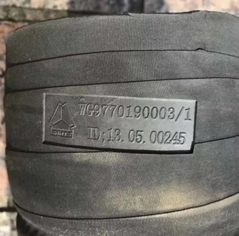 Wg9770190003 howo 70t mine truck air intake hose